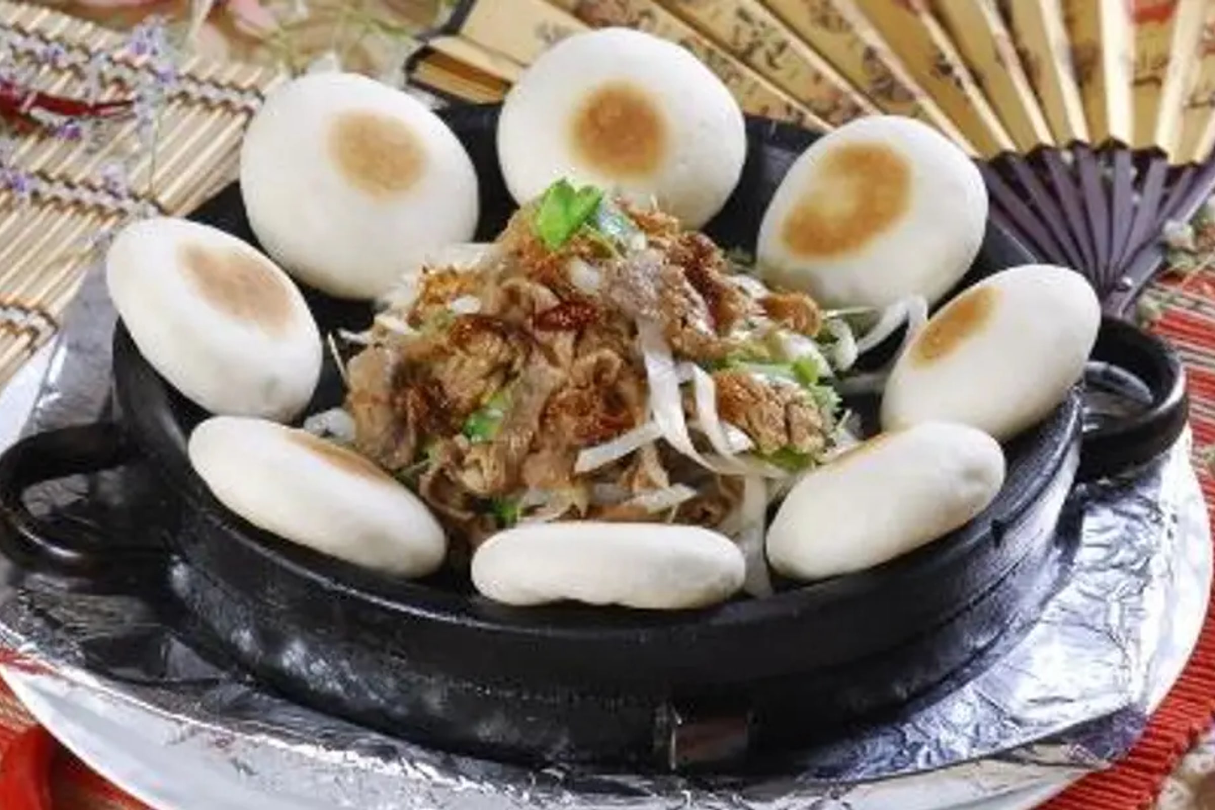 4-Hour Private Illuminated Beijing Tour with Authentic Chinese Dinner on Hutong Street